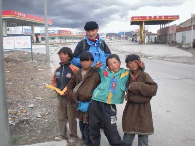 tibeteanchildrenanyemaquenshanchina.jpg